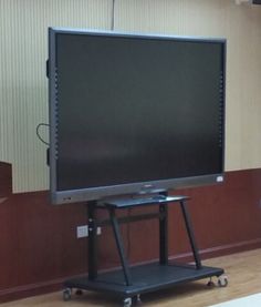 中职实训机房 多媒体一体机及电脑办公设备投入使用